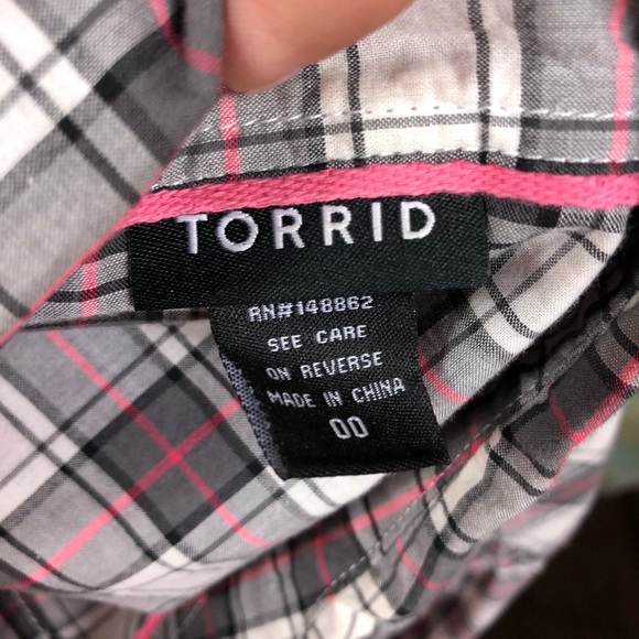 D7 - Torrid| Plaid Challis Camp Shirt- 00 - Picture 7 of 7